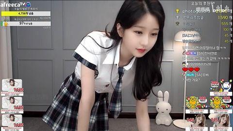 女主播直播跳舞过程,女主播直播间的热舞瞬间